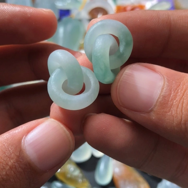 定制翡翠未镶嵌挂件