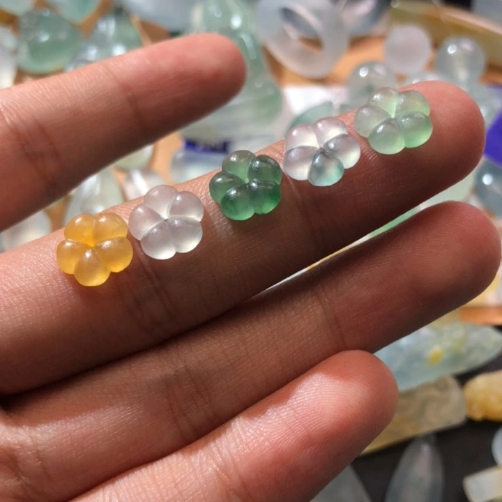 定制翡翠未镶嵌挂件