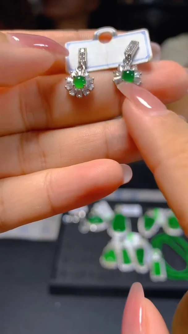 【闪购商品】翡翠耳饰未镶嵌0967445397