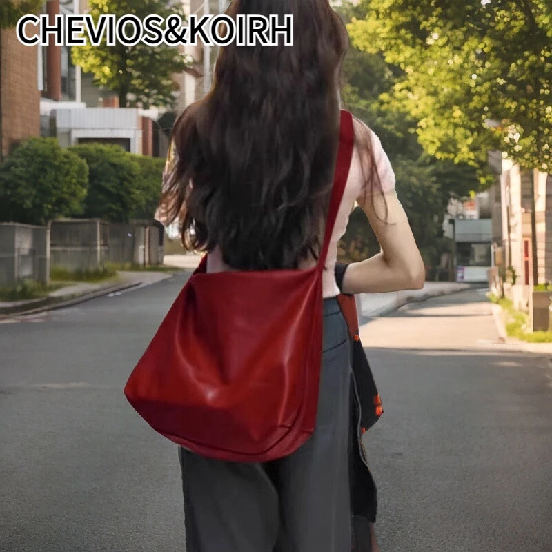 CHEVIOS&KOIRH红色斜挎大包女款2025新款日常可用新娘婚包大容量
