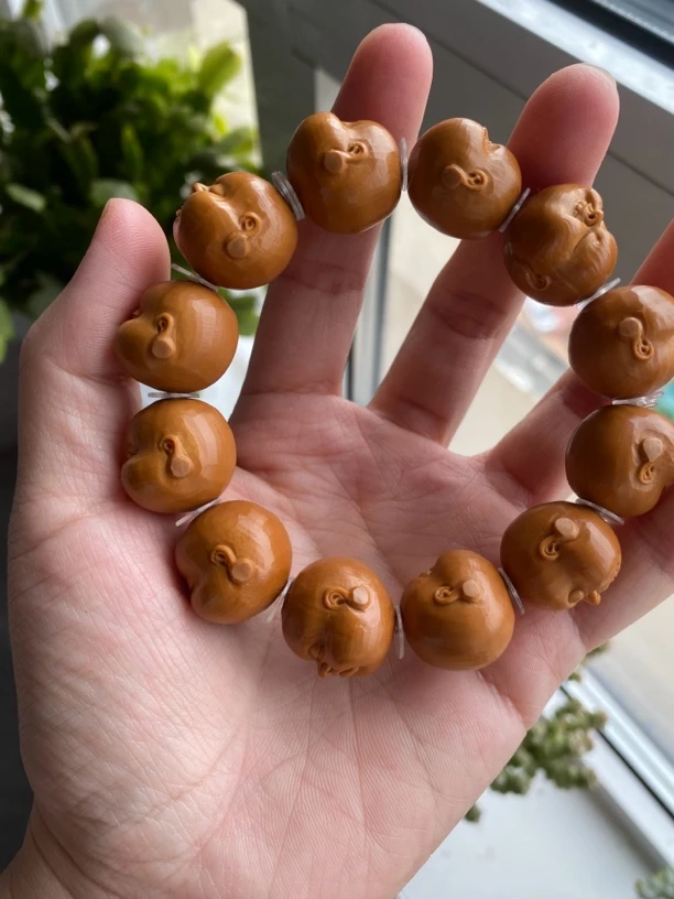 橄榄核雕刻，规格1.8，纯手工雕刻，人生百态，12颗籽没颗表情都不同