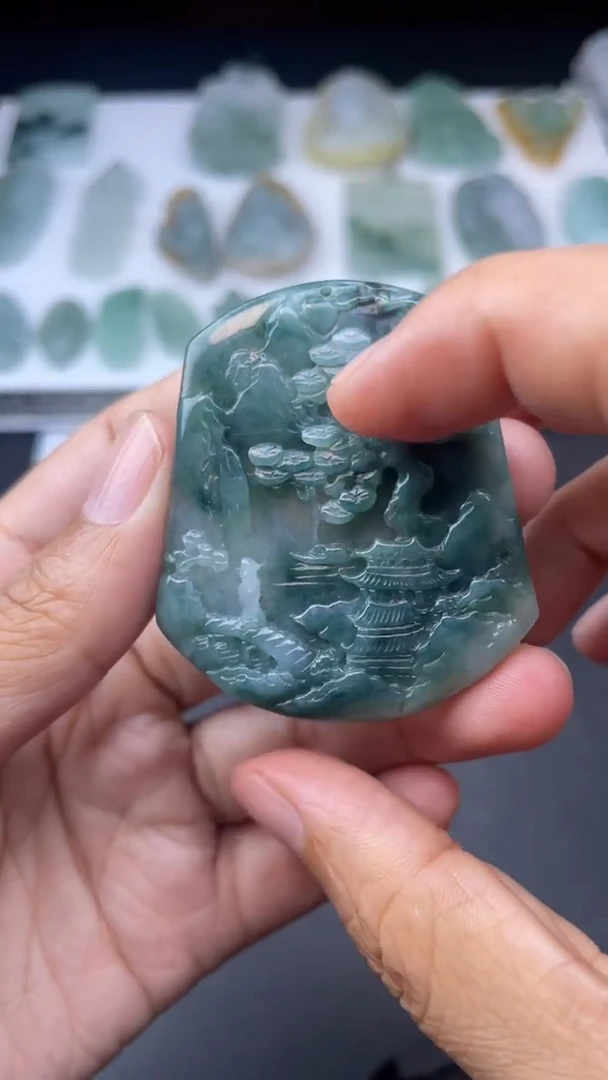 【闪购商品】翡翠颈饰未镶嵌山水