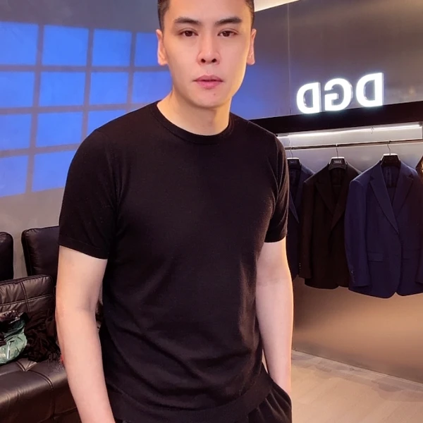 精仿羊毛秋冬季男士新款轻奢百搭纯色时尚修身圆领针织毛衣短袖