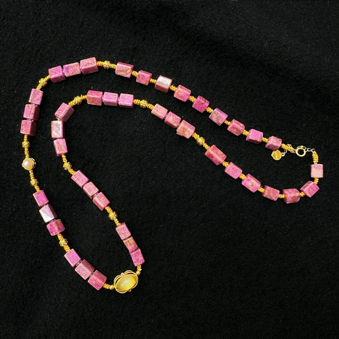 7055舒俱来桃红四棱柱猫眼和田玉18k金项链多样性发一