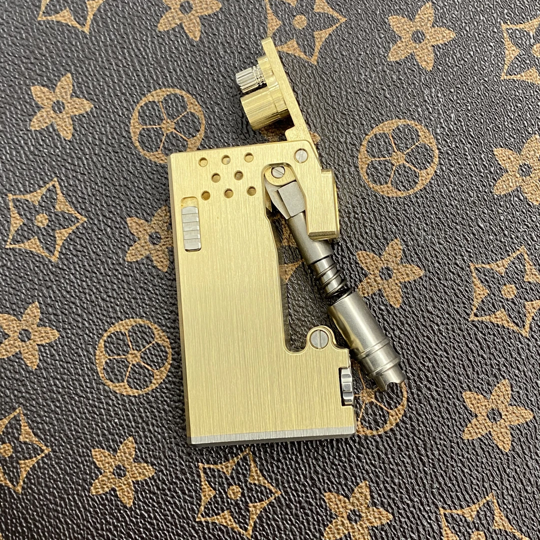 手工纯铜弯刀Por自动机械拿骚煤油打火机 个性重盔甲收藏送礼物