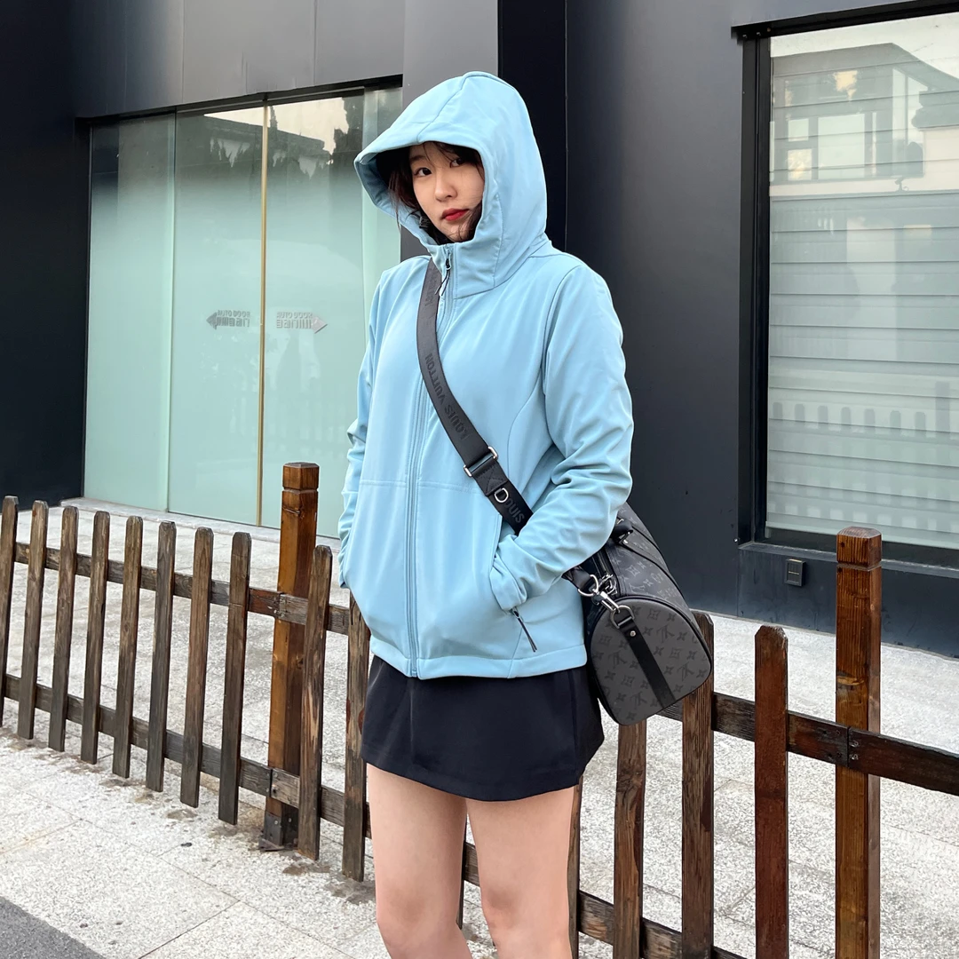 秋冬功能性户外软壳冲锋衣防风防水保暖运动休闲登山夹克情侣外套