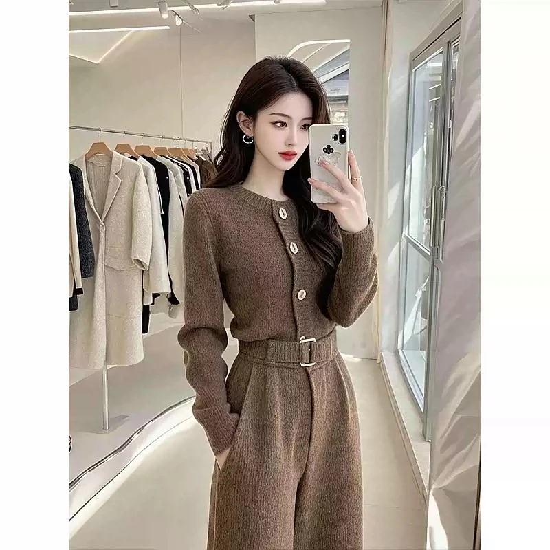 2024冬季针织套装韩系高级感穿搭独特绝美咖色针织上衣裤子两件套