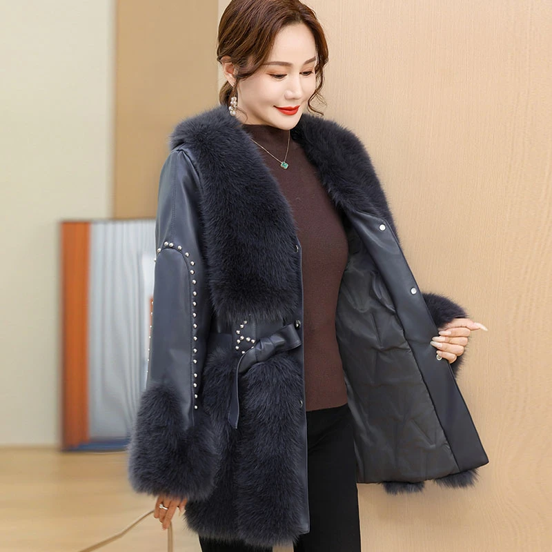 中年女士仿皮草外套新款中老年时尚洋气棉服妈妈冬装PU皮时髦上衣