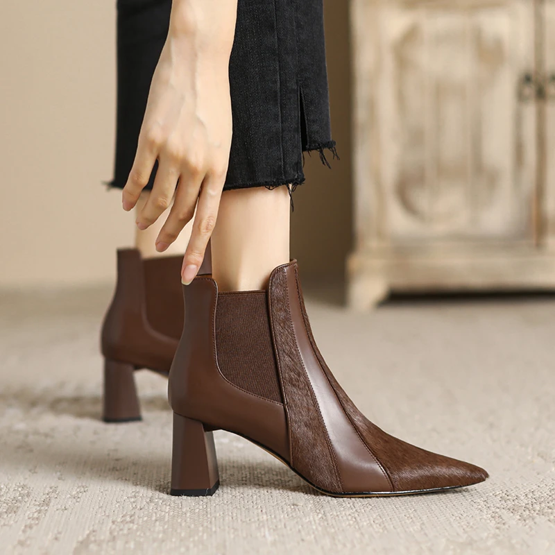 十里欧洲站拼接短靴女秋冬尖头粗跟高跟气质及踝靴英伦套筒弹力靴