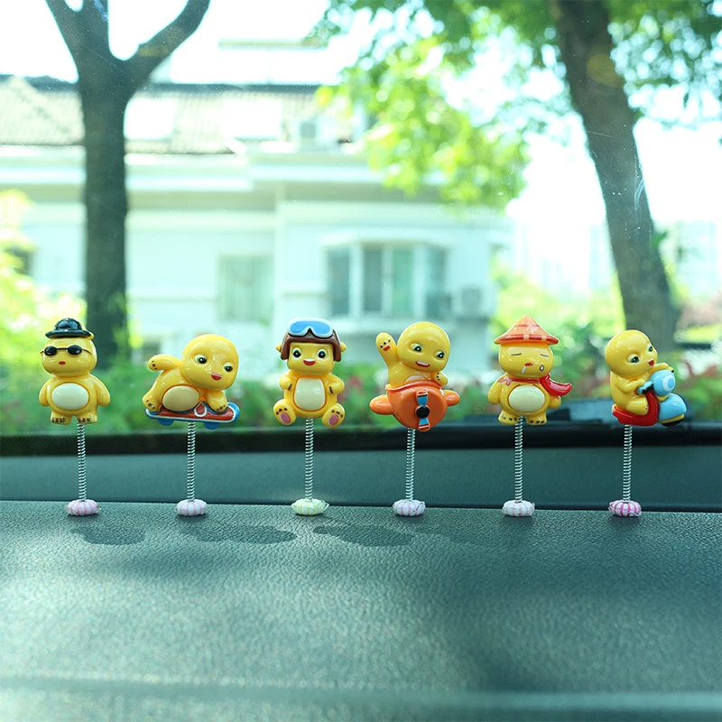 网红新款摇头奶龙汽车摇头可爱摆件创意车载中控台电动车装饰用品