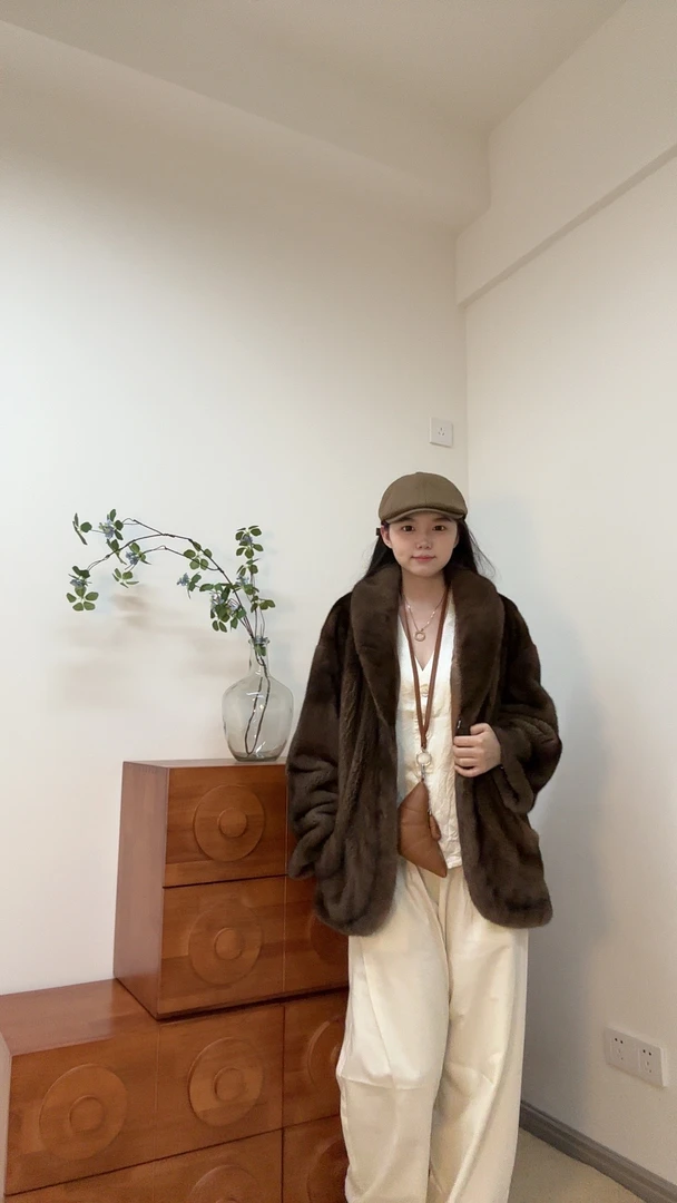 金宝家「雪顶咖啡」慵懒风2024冬季新款女水貂宽松休闲松弛感
