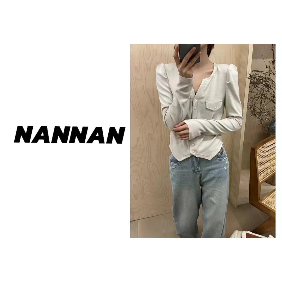 【楠楠推荐】v领口 排扣长袖 短款时尚 百搭休闲设计感上衣T恤55529