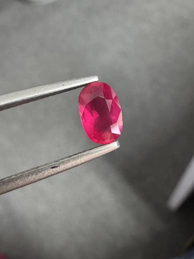 1.07ct无烧鸽血红红宝石椭圆支持复检