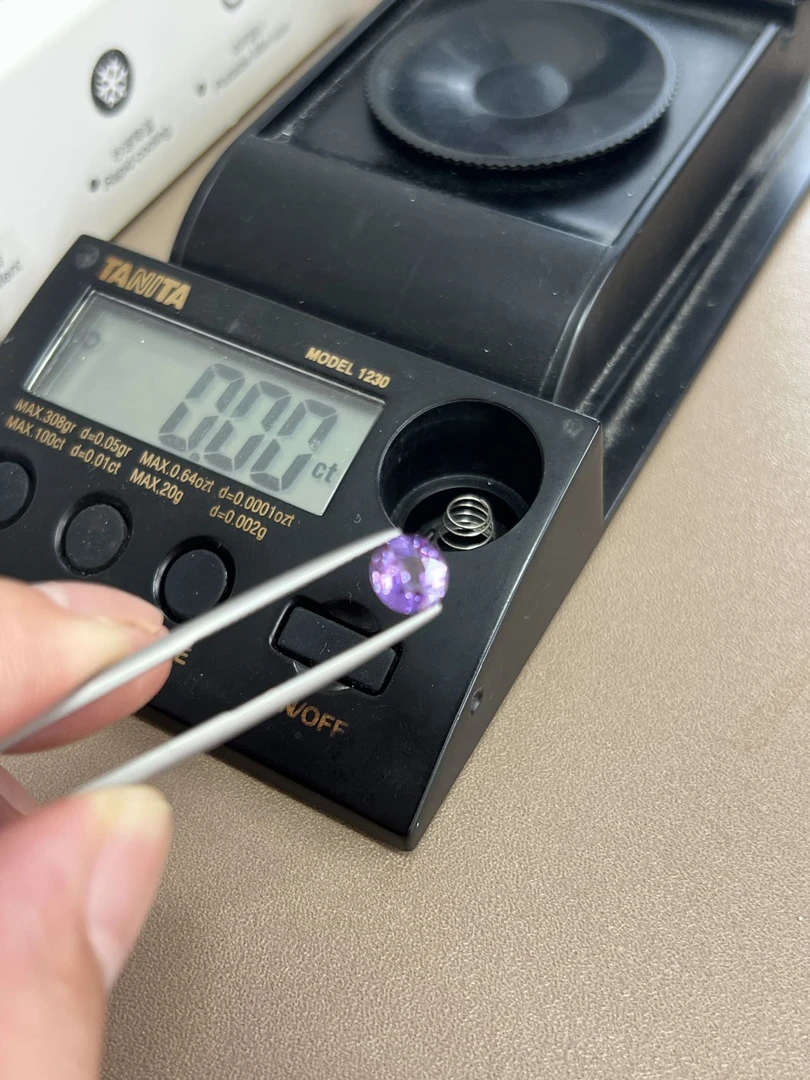 天然紫色蓝宝石欧切割