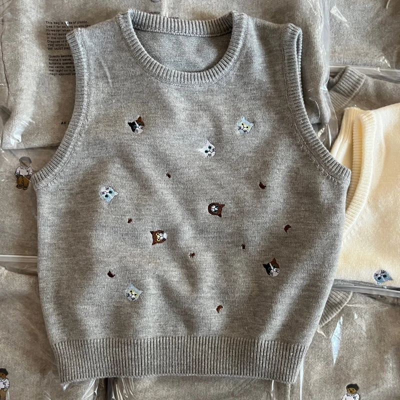 春季可爱猫咪刺绣针织马甲女早秋韩版宽松减龄圆领毛衣背心女