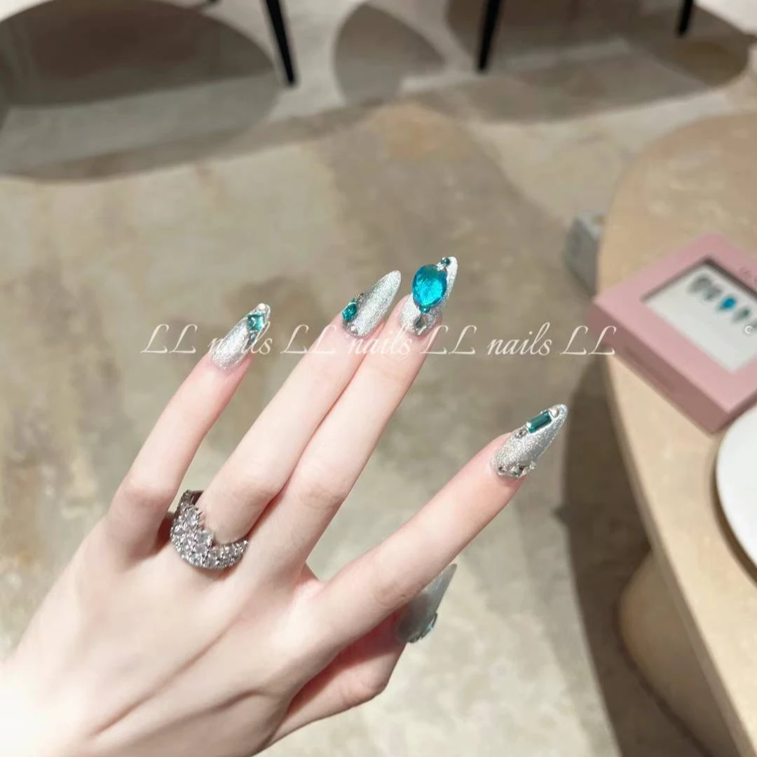 LL  【玻璃海】冰蓝之音显白冰透猫眼碎钻 纯手工定制穿戴甲