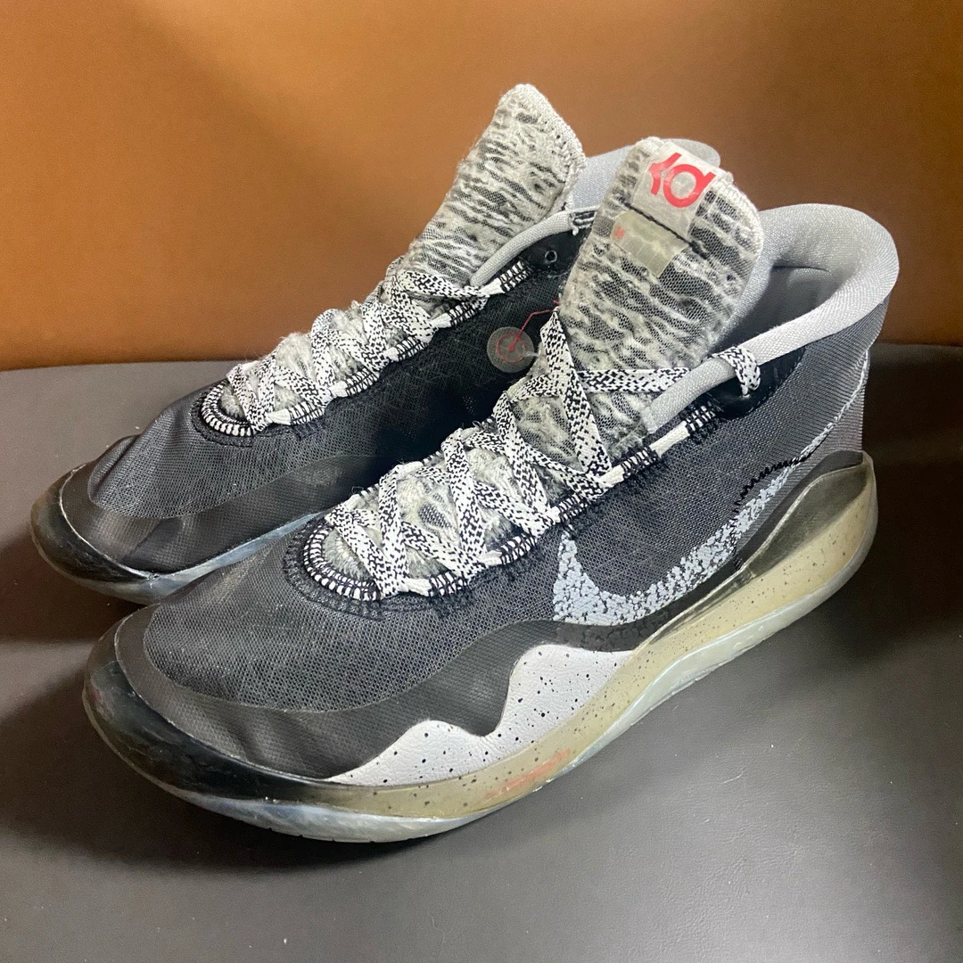 42.5码 篮球鞋 KD12黑色 无原盒 97新 专业换地 鞋帮破碎
