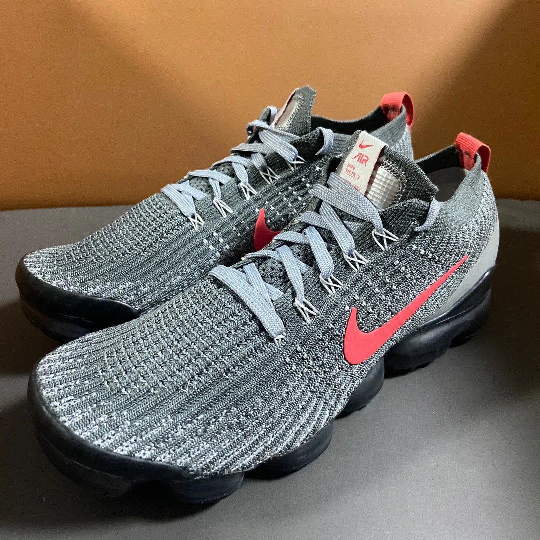 跑鞋 9新 vapormax 3.0灰红 42码 鞋底磨损 橙色自己看