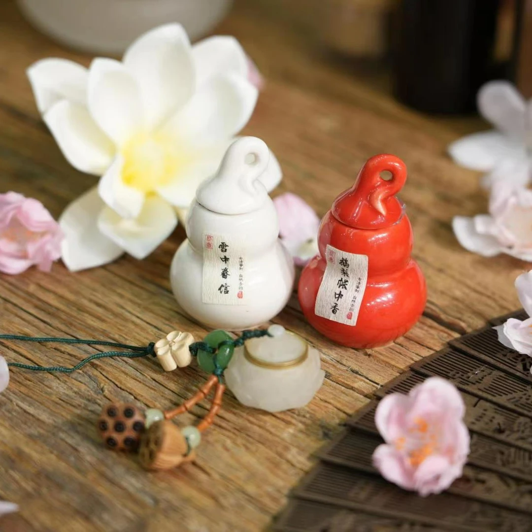 夜光萤石莲花香囊香薰挂件（送鹅梨帐中香雪中春信香丸）