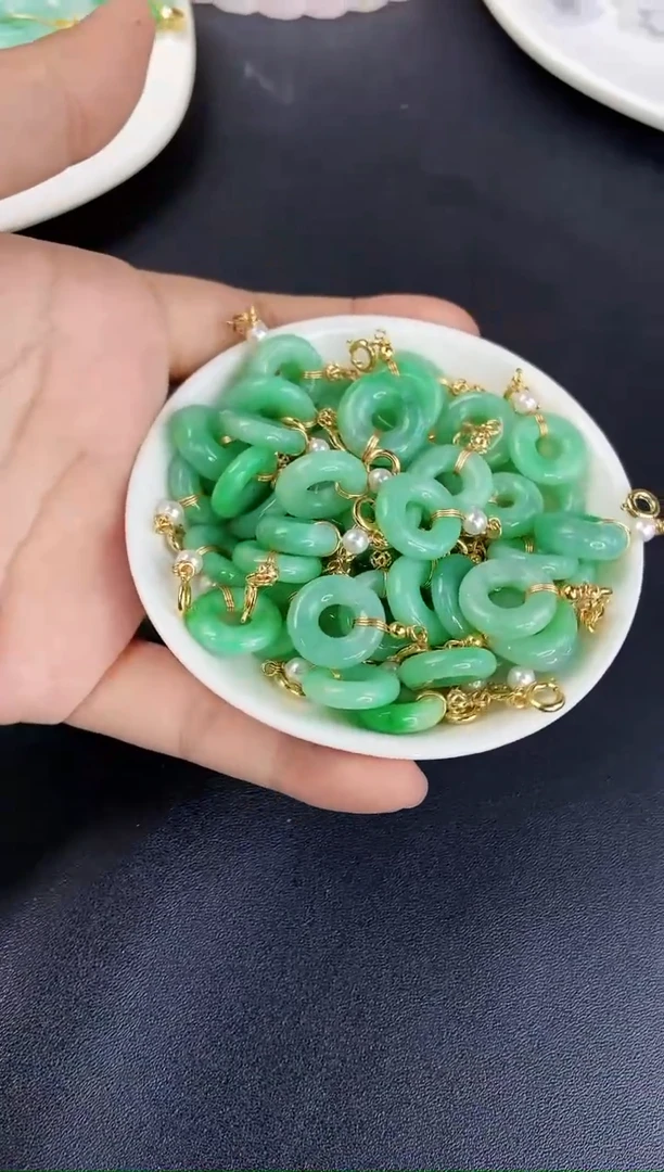 【闪购商品】翡翠颈饰未镶嵌 黄/小提溜吊坠/多样性发货/一件