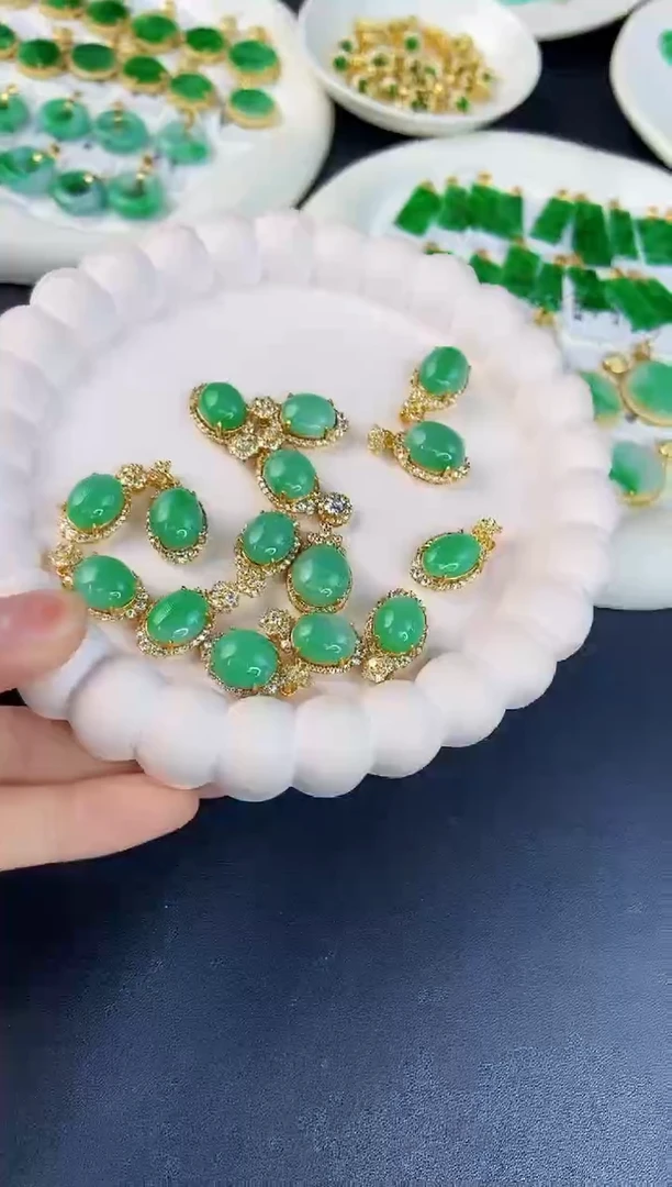 【闪购商品】翡翠颈饰未镶嵌蛋面/缅甸A货/多样性发货/一件