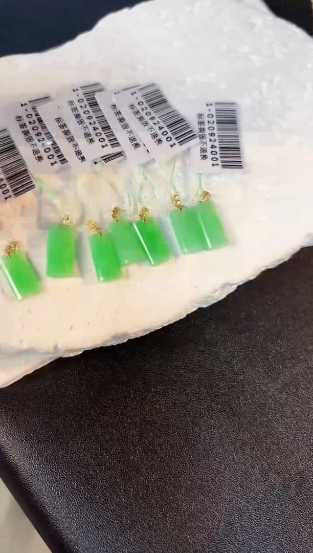 【闪购商品】翡翠颈饰18K金镶嵌缅料A货/多样性发货/一件