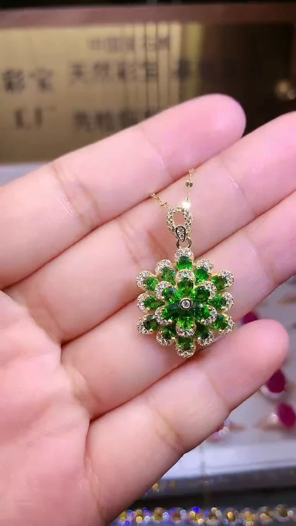 【闪购商品】透辉石吊坠银S925镶嵌.