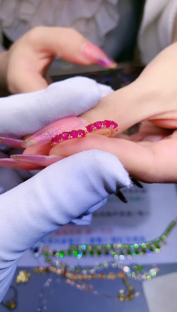 【闪购商品】红宝石耳饰银S925镶嵌.