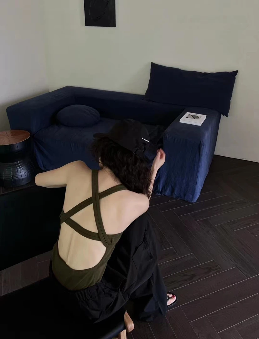 All In新款 比较欧美的军绿色交叉露背背心