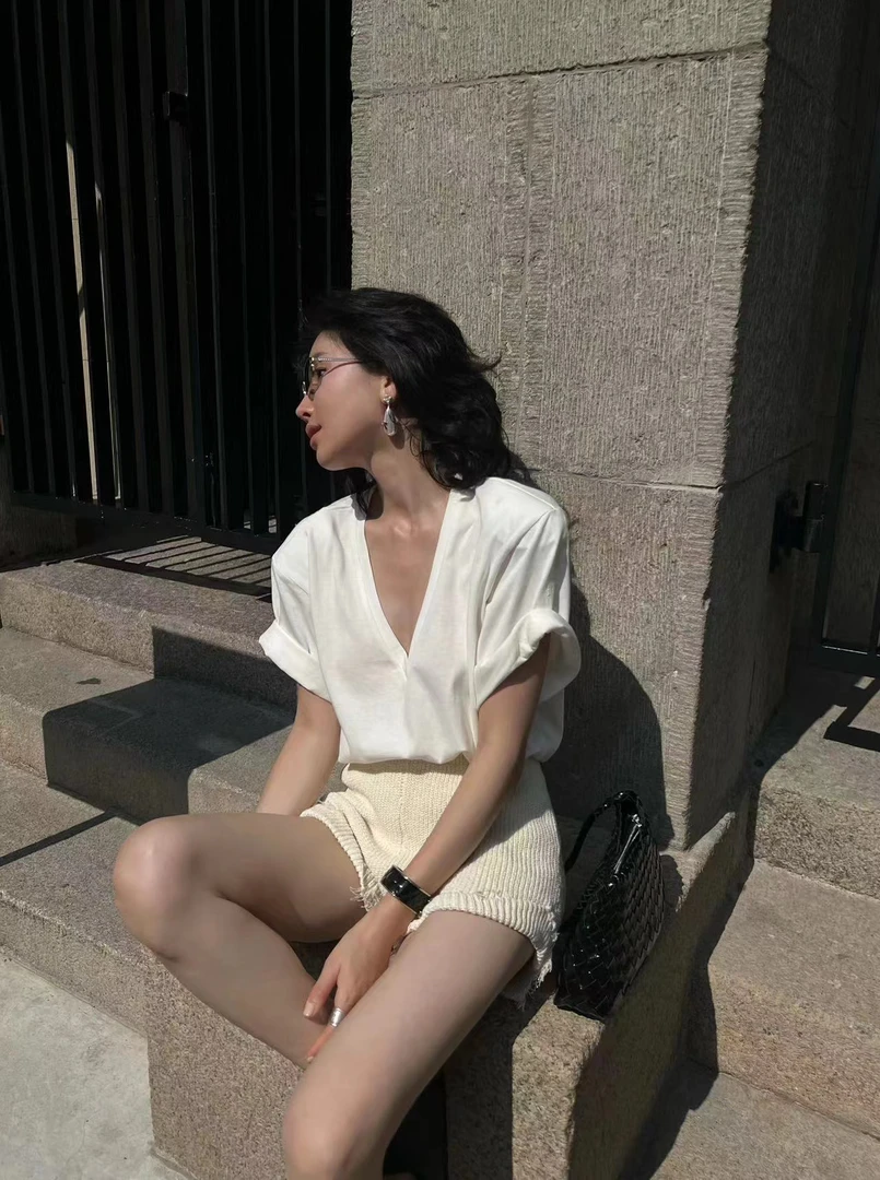 All In早秋新款 简约洋气V领垫肩短袖T恤0114