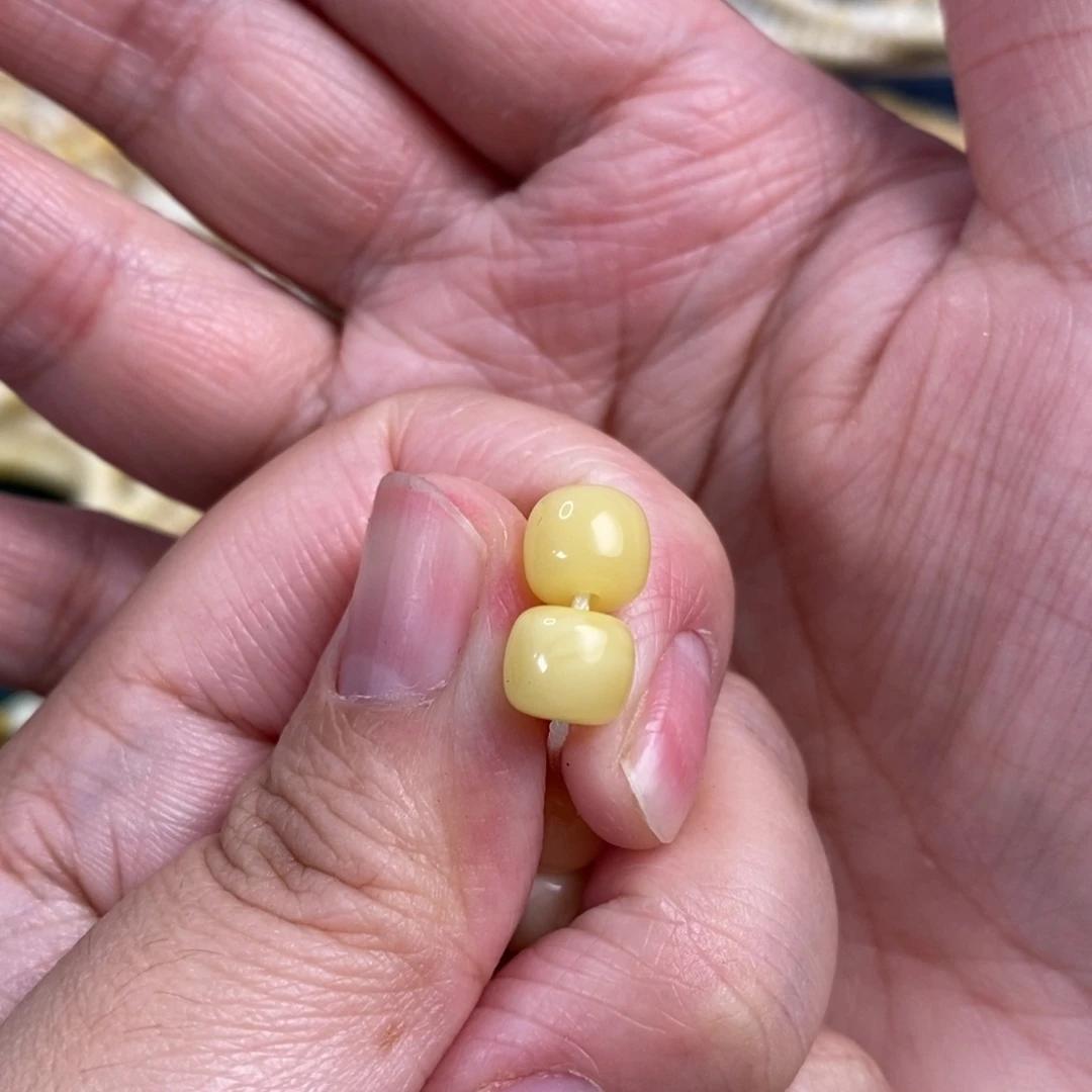 琥珀裸石未镶嵌阿尔卑斯奶白对珠7.5