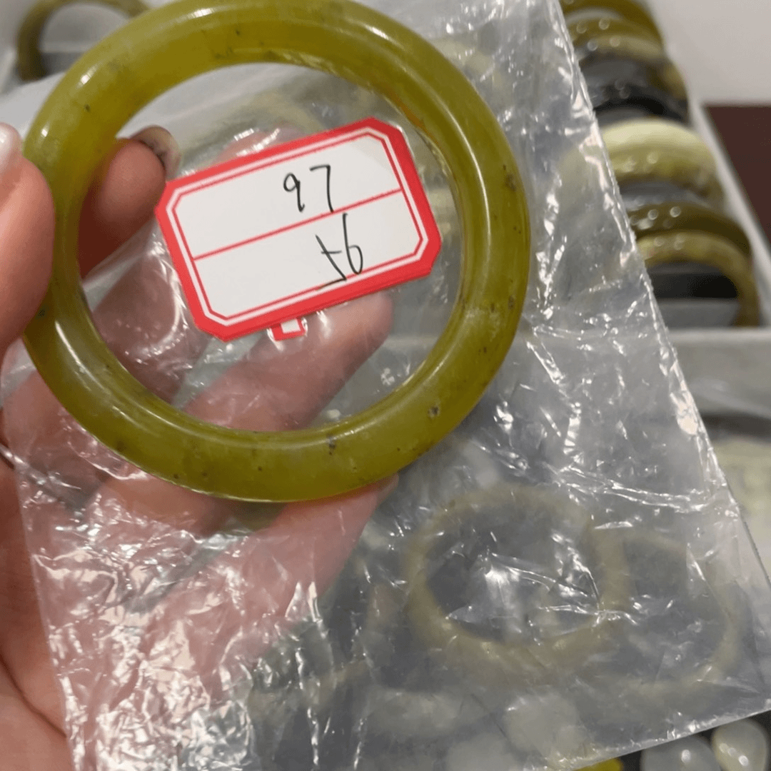 蛇纹石玉手镯未镶嵌