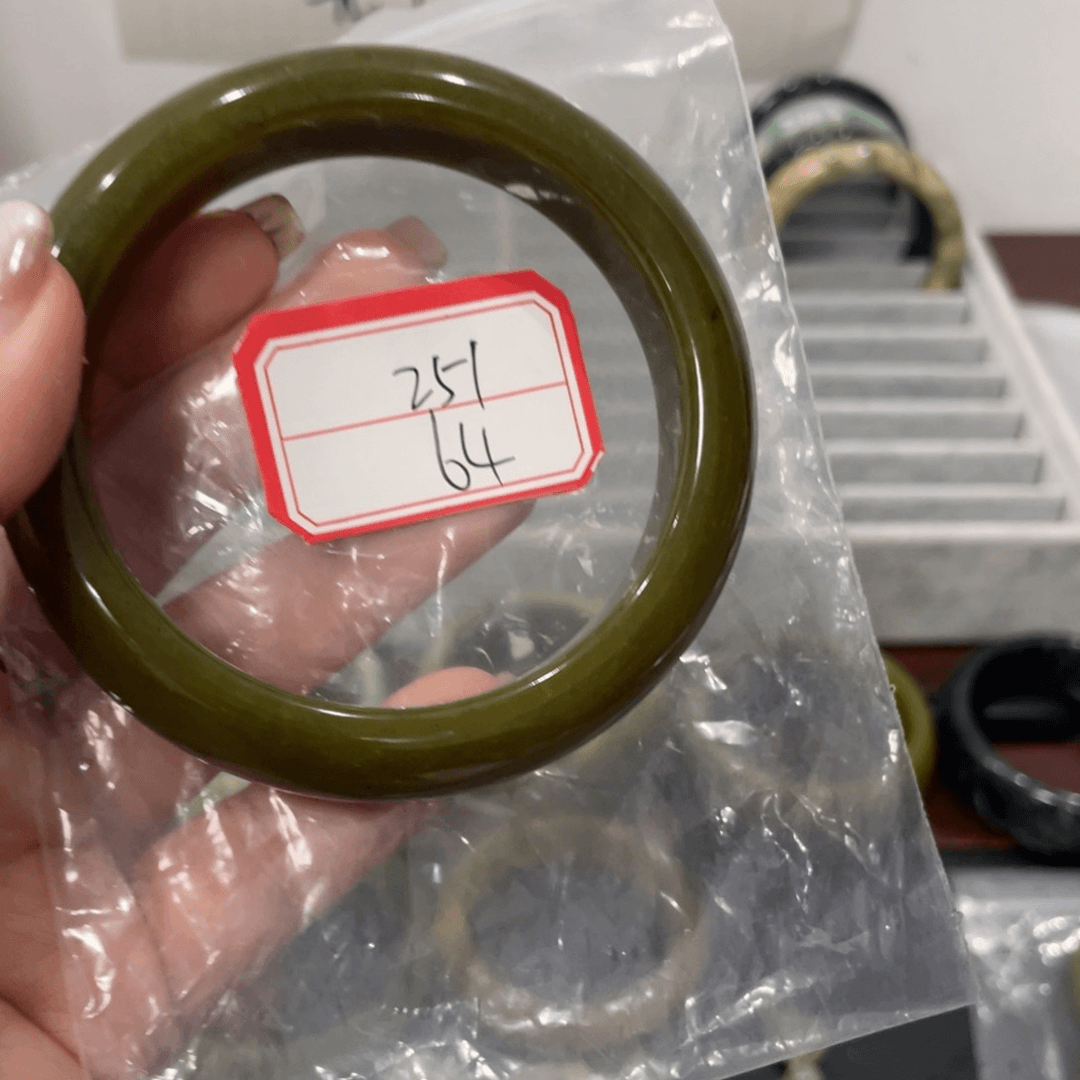 蛇纹石玉手镯合金