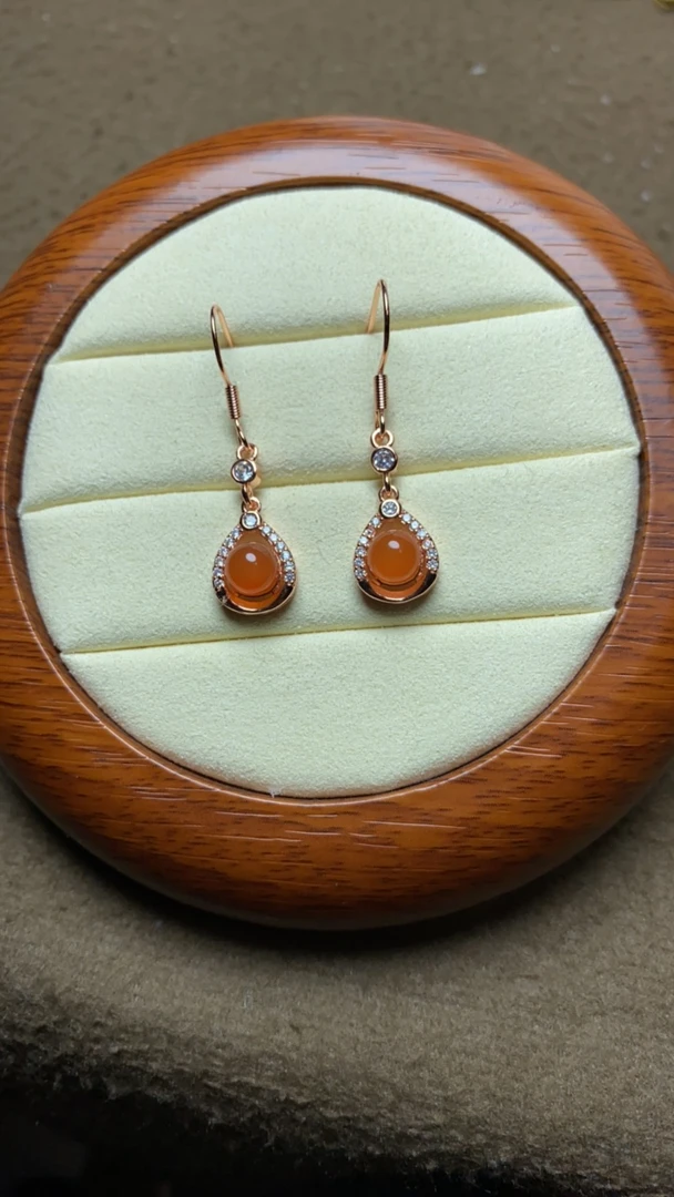 天然玛瑙。女款耳钉。