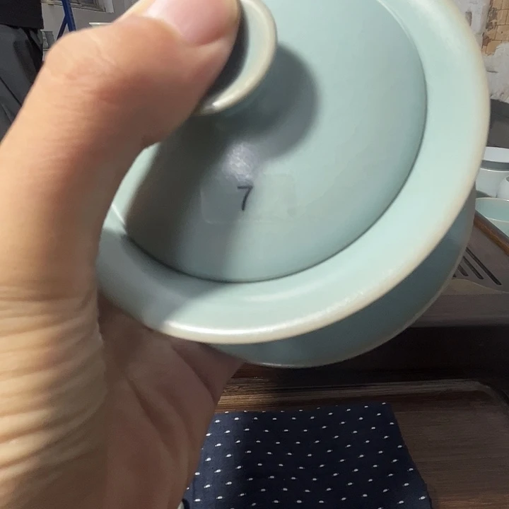 【闪购商品】杯b****u微瑕仿古釉马蹄盖碗