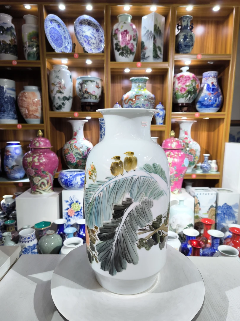 花香芳菲花鸟粉彩瓶