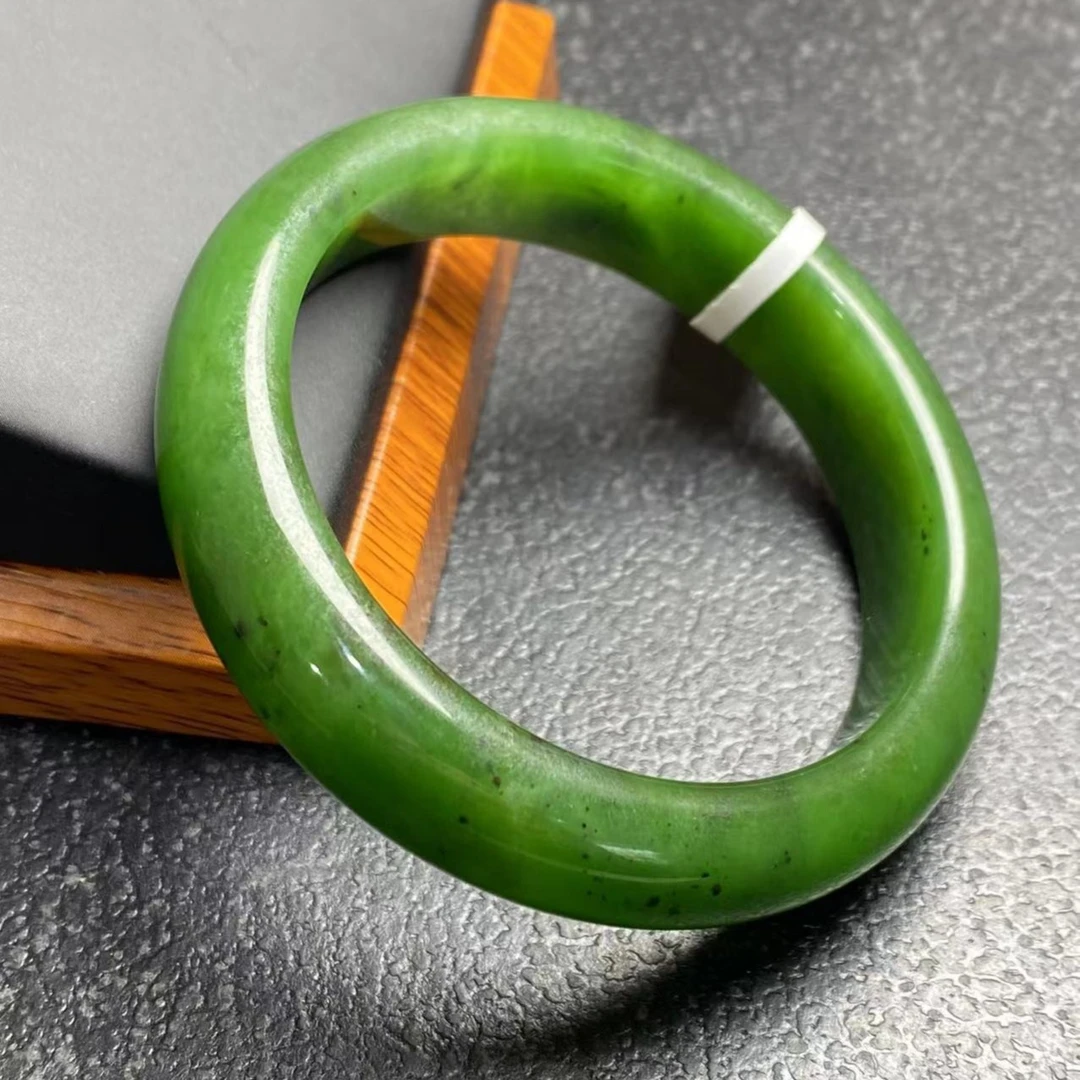 天然和田玉大小碧玉手镯辣阳绿满绿色宽镯红皮老料多样性发佩戴
