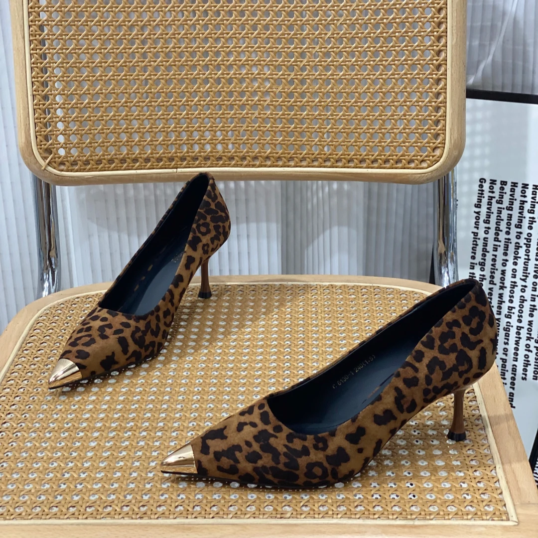 小众复古气质豹纹单鞋女2025秋季新款法式尖头细跟6cm绒面高跟鞋