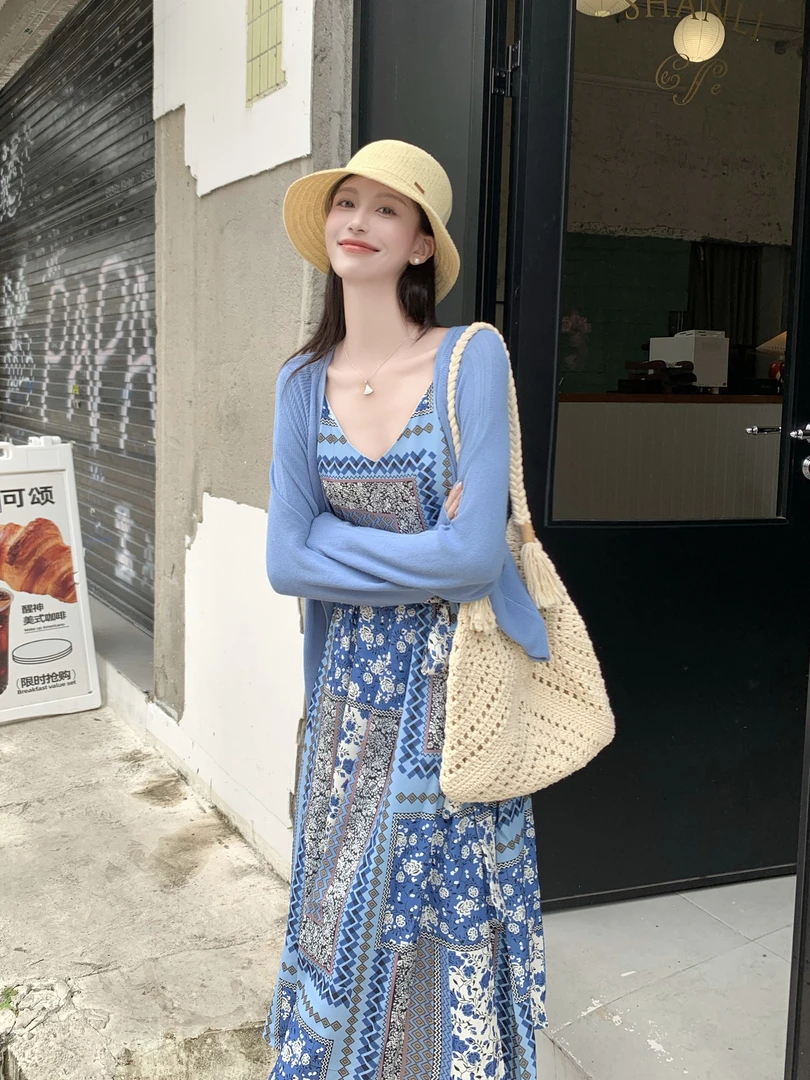 夏季新款穿搭一整套洋气针织开衫上衣配波米西亚碎花吊带裙两件套