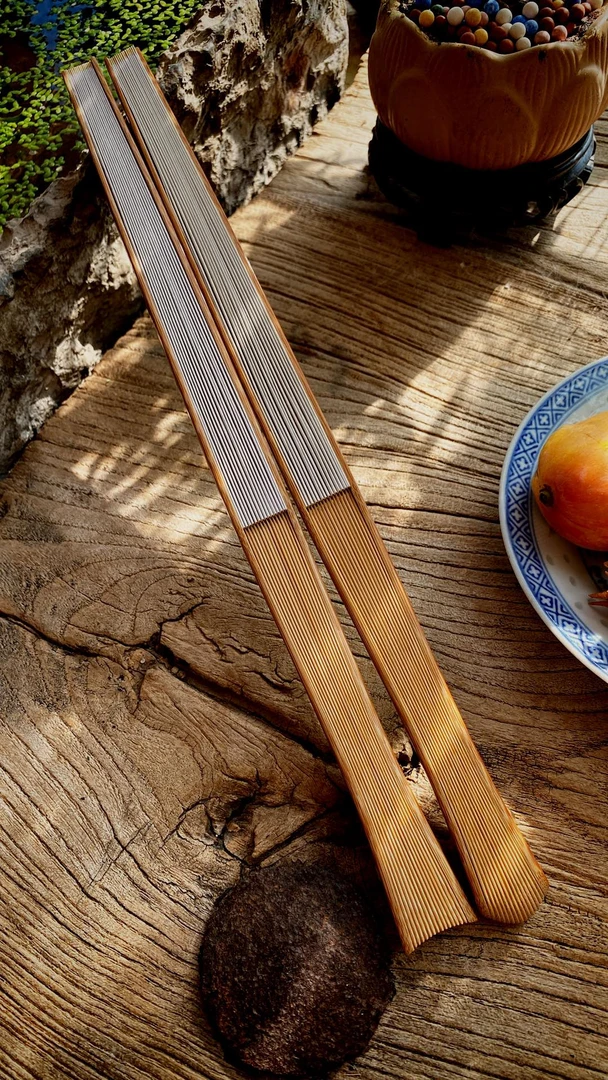 胡五一老师代表作“鱼燕双飞”玉竹折扇一套