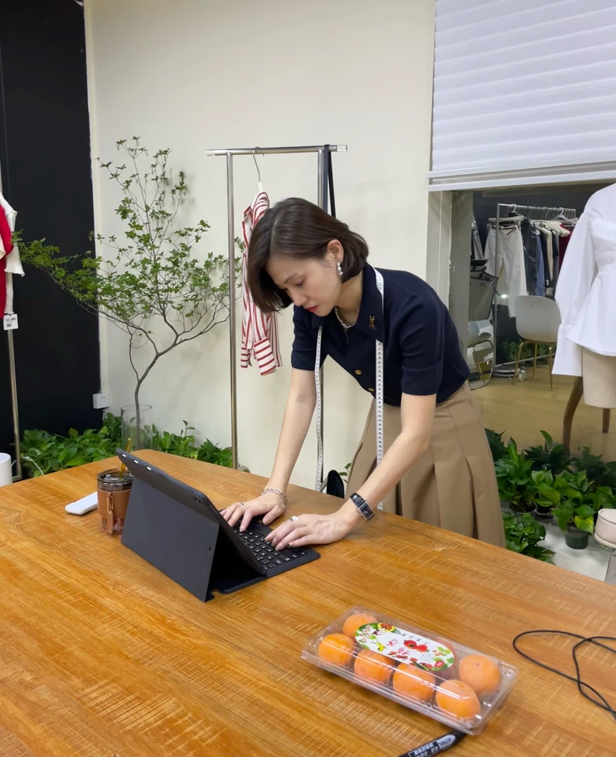 《陈老板身上的》POLO领针织衫/针织短袖翻领(领券)夏季上衣时尚