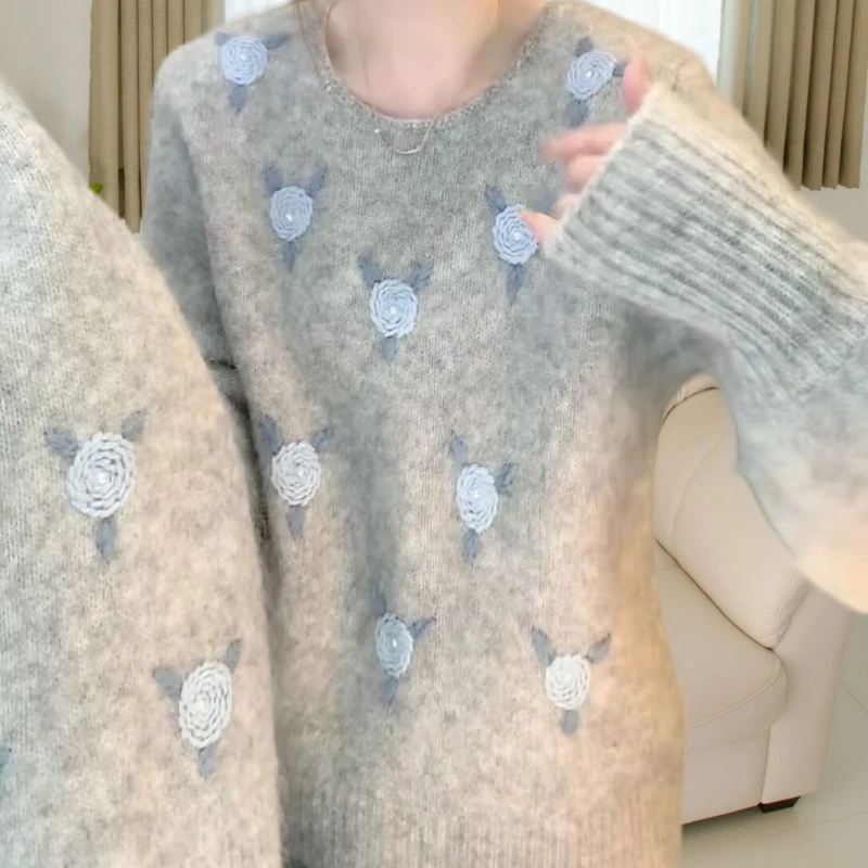 2025春季新款毛衣慵懒风百搭圆领软糯设计感小花套头长袖女士毛衣