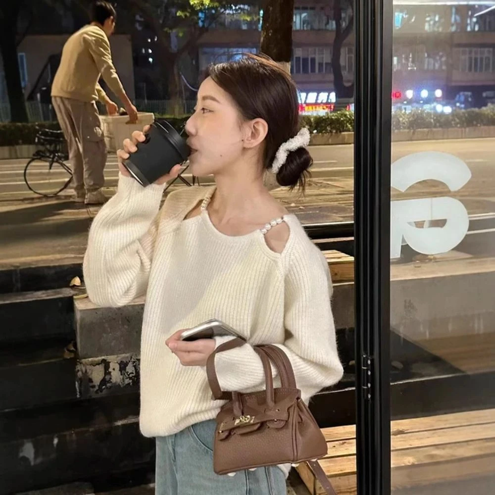 多巴胺设计感甜美珍珠镂空毛衣女秋冬新款遮肉百搭通勤显瘦针织衫