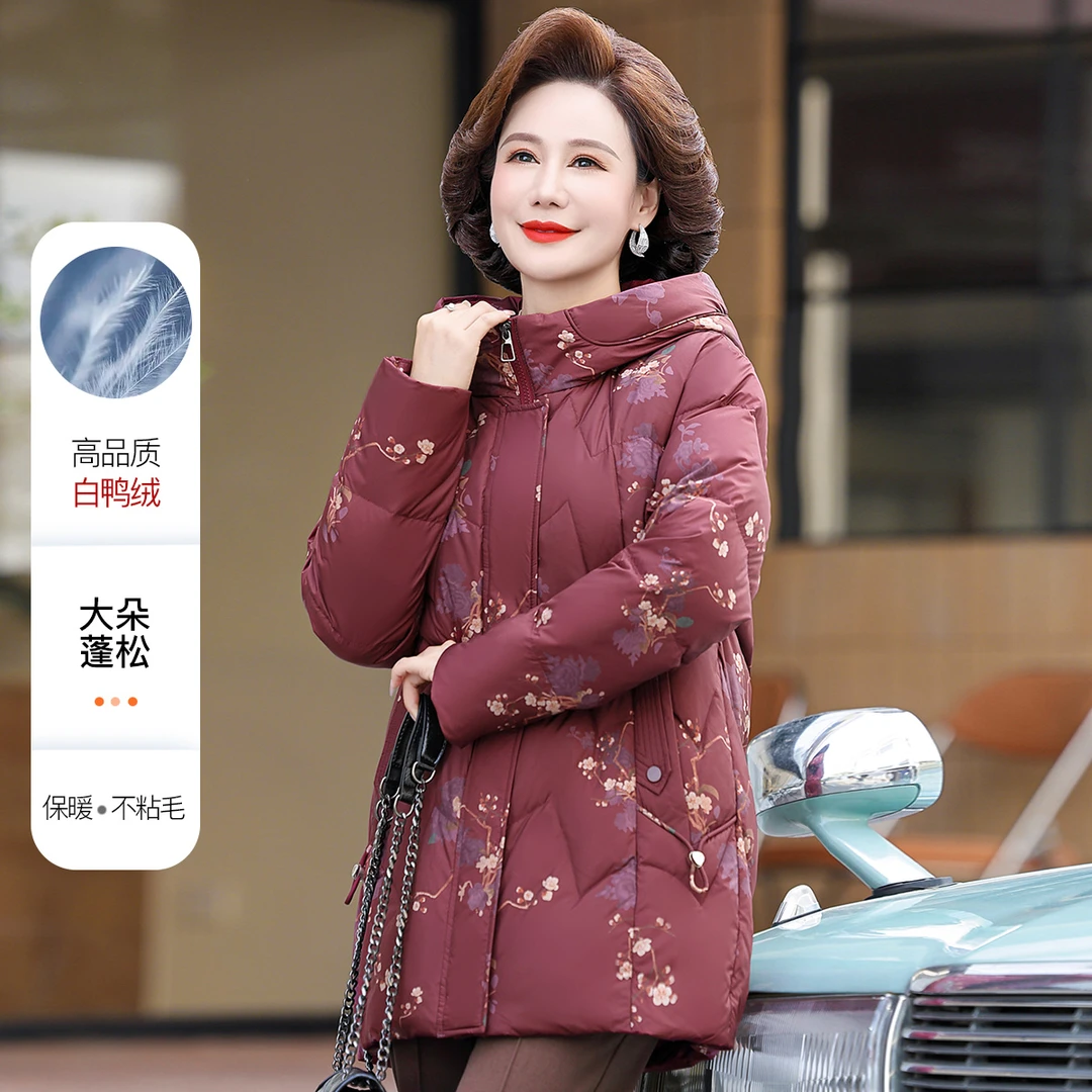 时尚红色妈妈保暖羽绒服冬季新款加厚保暖连帽本命年宽松中老年女