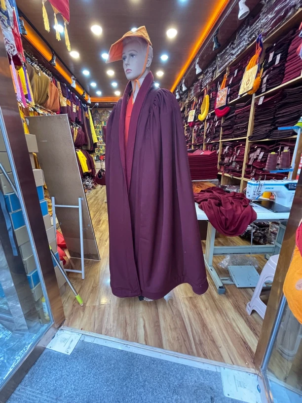 大衣外面是尼子厚款