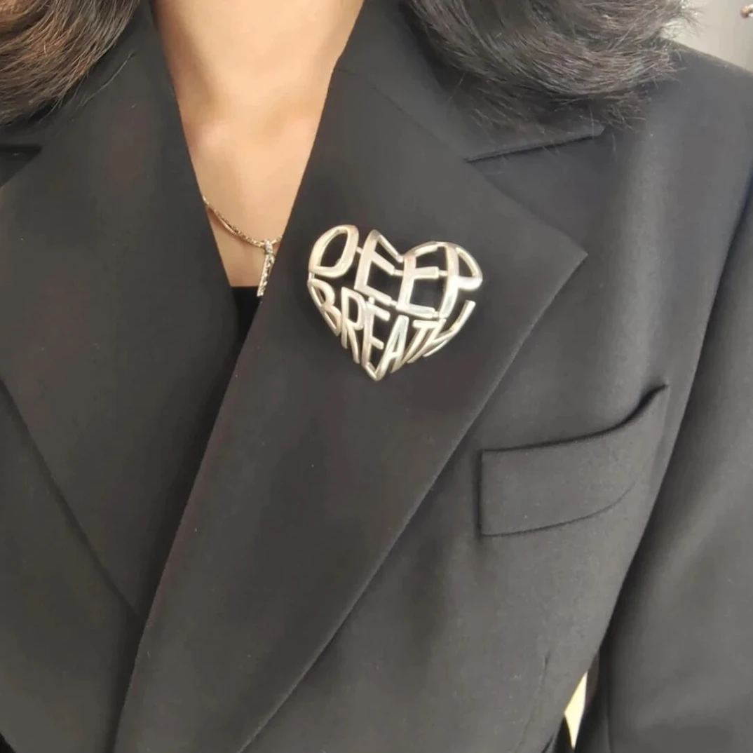 铜合金胸针 立体镂空桃心胸针5900501