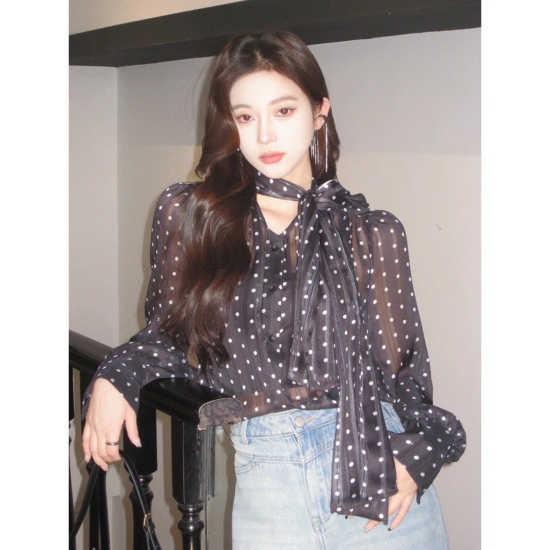 安酒月【戈黛瓦夫人】设计感两色系带波点早春雪纺衬衫AJ3LSC11