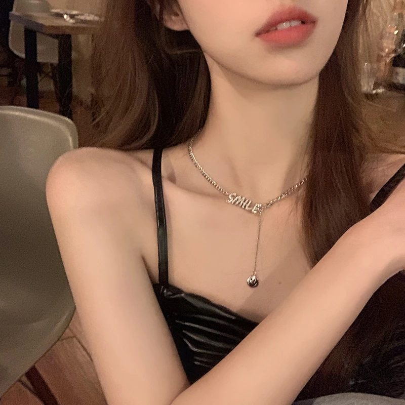 杂志封面 字母项链女高级设计感小众锁骨链网红