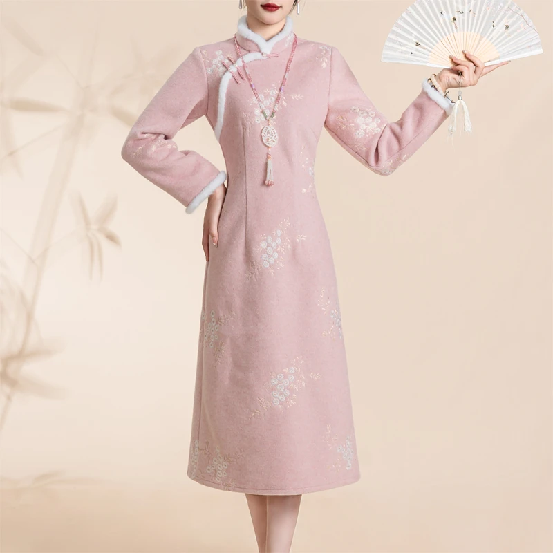 2508粉色绣花旗袍冬款加绒加厚女款日常高端中式连衣裙新款小个子