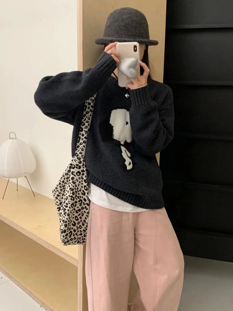 T1850 秋冬季卡通深灰色史努比小狗针织衫圆领套头毛衣女